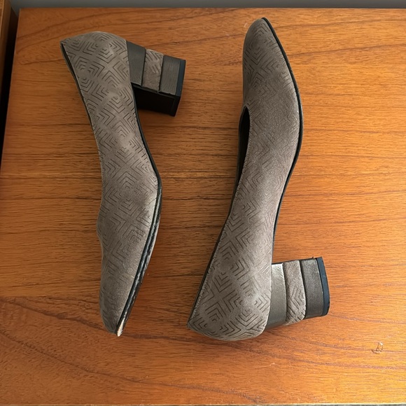 SALVATORE FERRAGAMO Suede Brown Leather Square Toe Pumps - Picture 3 of 9